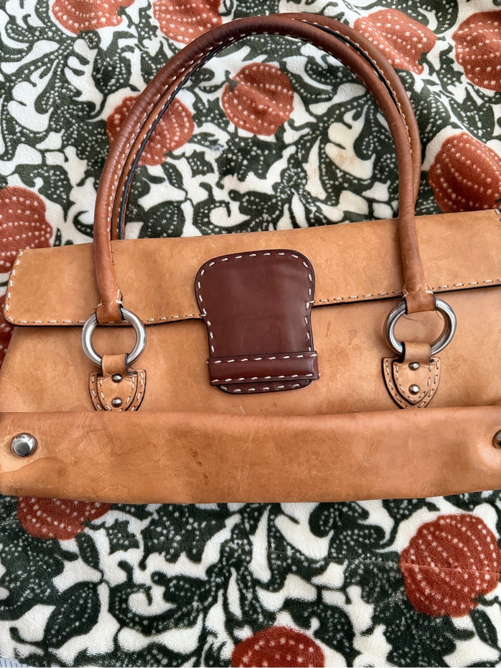 Marc Jacobs Tan Leather Shoulder Bag with Dark Brown Accent